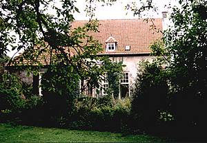 Achterkant huis Lathum, anno 2000.