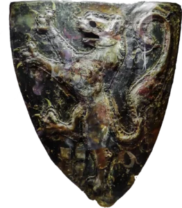 Het schild van landgraaf Koenraad van Thüringen Ψ, omstreeks 1230–1240: hout, aan de voorzijde overtrokken met beschilderd perkament, negentig bij drieënzeventig centimeter. Het toont in blauw een klimmende, rood-wit gedeelde leeuw, met tussen de achterpoten het schild van de Duitse Orde, waarin Koenraad in 1234 was getreden. Ruiterschilden uit de dertiende eeuw zijn uiterst zeldzaam bewaard; dit exemplaar hing na Koenraads dood in 1240 als dodenschild boven zijn graf in de Elisabethkerk te Marburg en bevindt zich nu in het Universiteitsmuseum aldaar.